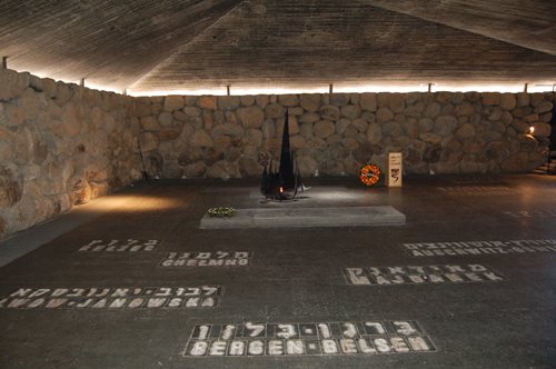 Yad-Vashem-flame.JPG